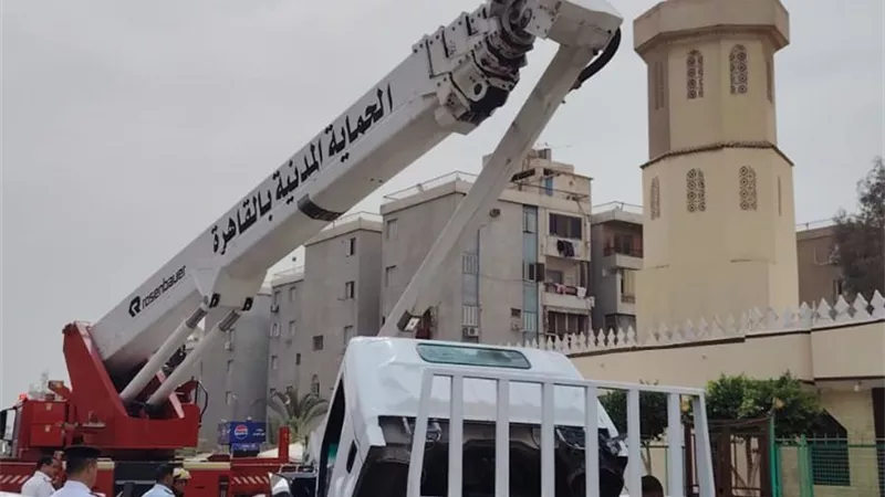 إزالة خطر أعلى مئذنة مسجد بمدينة نصر بتنسيق بين 