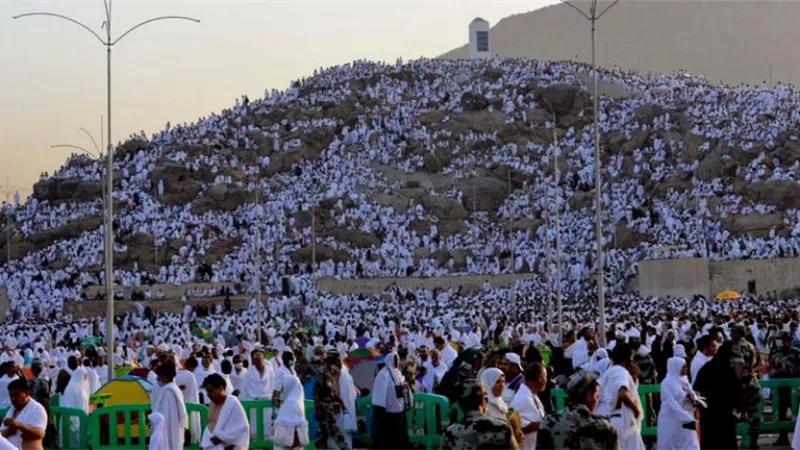 ما حكم المرور بعرفة بالطائرة.. الدكتور شوقي علام يوضح