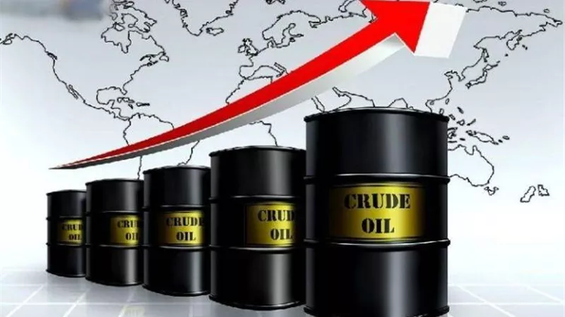 «برنت» يقترب من 90 دولاراً بعد قفزة بـ14.5% وسط تصاعد توترات مضيق هرمز