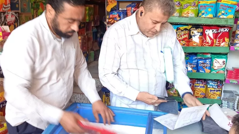محافظ الغربية: حملات تموينية تضبط 855 علبة سجائر مهربة و1440 كجم سكر مدعم 