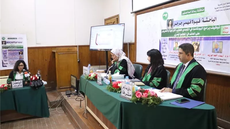 الباحثة فيولا فهمي تحصل على الماجستير بامتياز من معهد البحوث والدراسات العربية