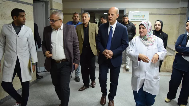 زيارة مفاجئة لرئيس جامعة بني سويف للمستشفى الجامعي لمتابعة مستوى الخدمات 