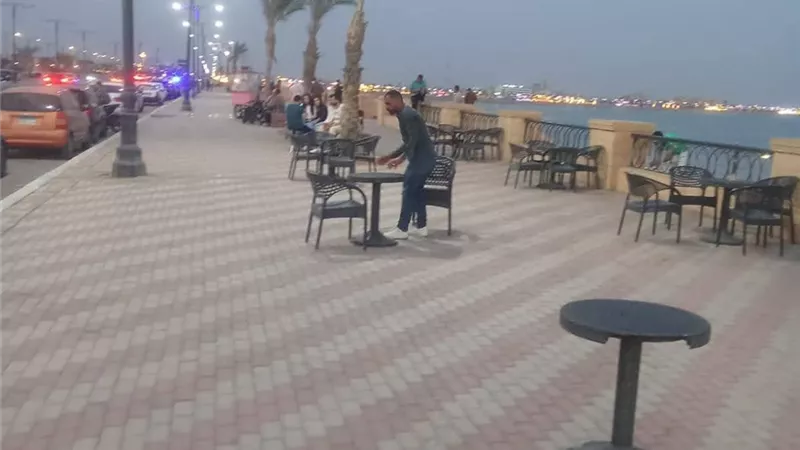 حي السويس يواصل حملات رفع الإشغالات وإزالة التعديات بممشى أهل السويس والكورنيش