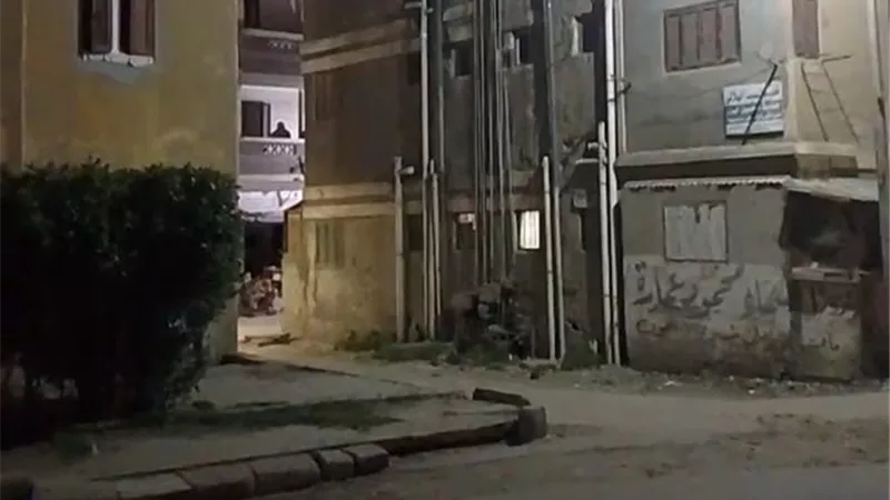 الموت يتربص بهم.. مطالبات عاجلة من أهالي الزرقا للمسئولين بإنقاذ عمارات آيلة للسقوط بدمياط