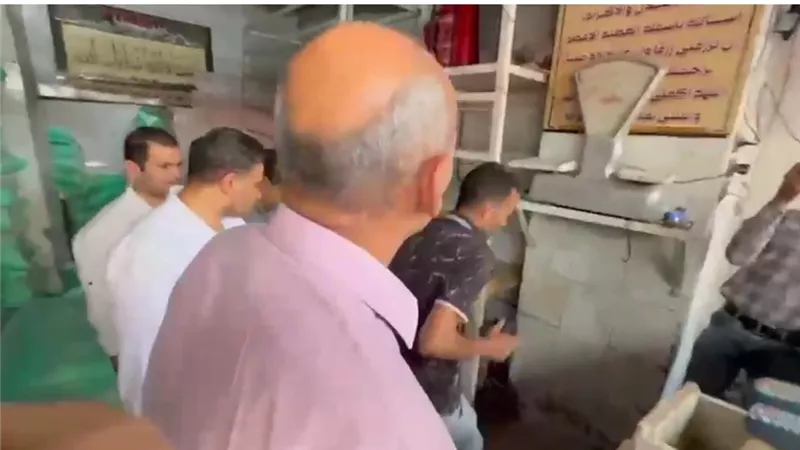 محافظ السويس يضبط مخبزا ينتج خبزا ناقص الوزن بحي الأربعين