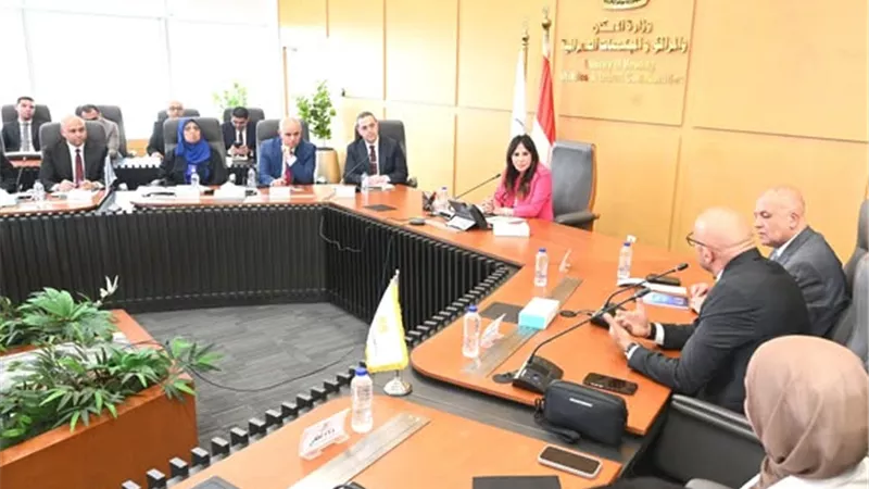 وزيرة الإسكان تعقد اجتماعًا مع مسئولي شركة مدن مصر لمتابعة سير العمل