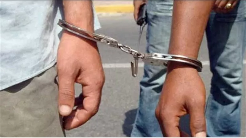 حبس عاطلين 4 أيام لحيازتهما 200 فرش حشيش وفرد خرطوش بأكتوبر