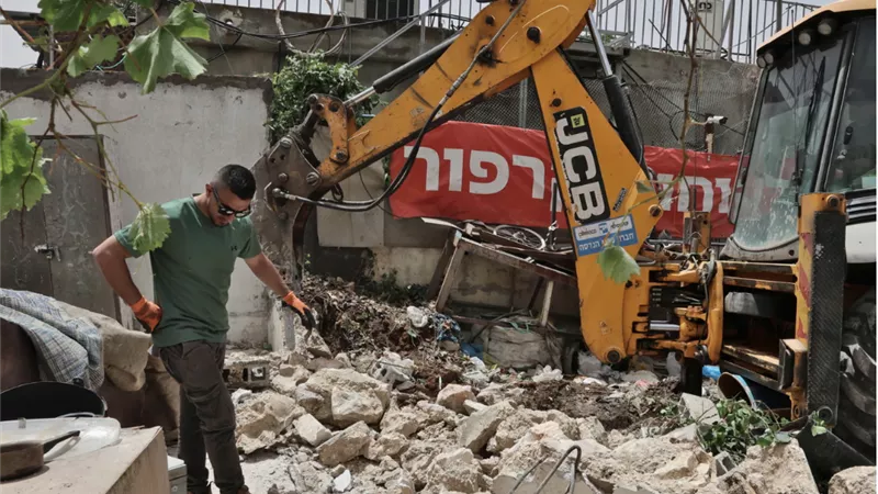 لإنشاء حديقة إسرائيلية.. الاحتلال يجبر الفلسطينيين على هدم بيوتهم بأيديهم