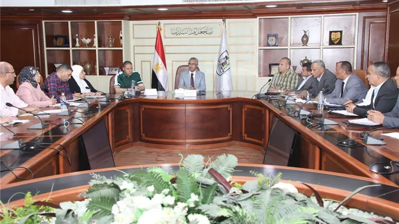 محافظ بني سويف يترأس اجتماعًا موسعًا لمتابعة ملفات التقنين والتصالح