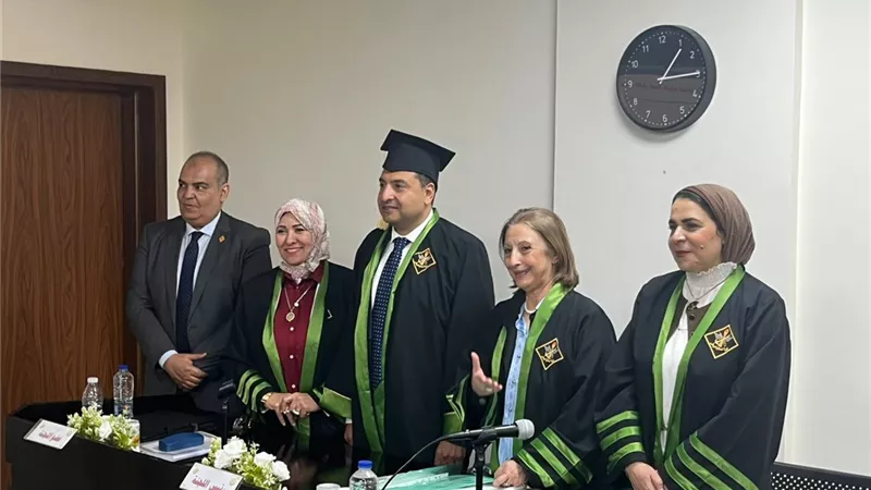 محمود بسيوني.. رئيس تحرير أخبار اليوم يناقش بحث زمالة كلية الدفاع الوطنى