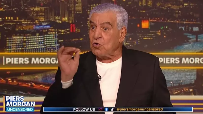 «إمبراطورية زاهي حواس».. كيف احتكر رجل واحد صورة الآثار المصرية في العالم؟
