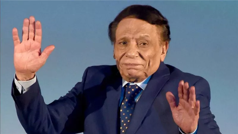 بمناسبة ميلاده الـ 86.. كواليس لا تعرفها عن رحلة الزعيم عادل إمام | فيديو