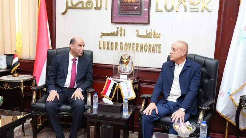وزير العمل ومحافظ الأقصر يبحثان تعزيز التشغيل وتدريب الشباب
