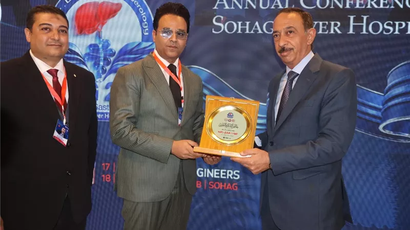 بالصور.. محافظ سوهاج يدشن فعاليات المؤتمر الأول لمستشفى الحميات 