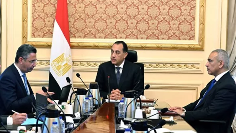 رئيس الوزراء يتابع مع وزير التموين استعدادات استقبال عيد الأضحى المبارك