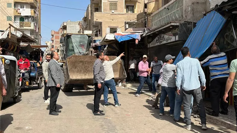 بالصور.. رئيس مركز أبو حمص يترأس حملة يومية للتصدي للإشغالات بالبحيرة