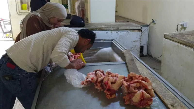  ضبط مخزن غير مرخص وبداخله أكثر من 1.4 طن دهون ولحوم فاسدة ببورسعيد
