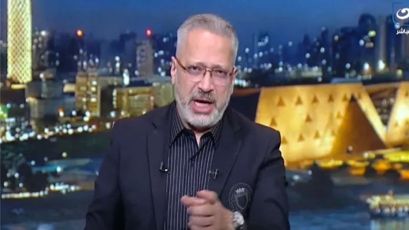 «شرف لأي حد يلبس الجلابية الصعيدي أو الفلاحي».. تامر أمين: اللبس حرية شخصية