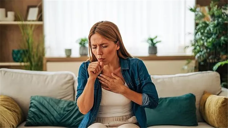 لماذا لا يختفي السعال؟ احتمال إصابة البالغين بالسعال الديكي