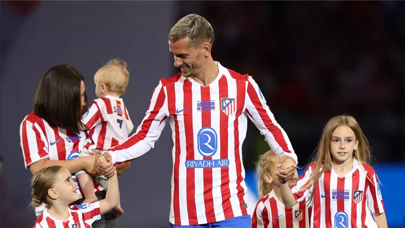 جريزمان يودع جماهير أتلتيكو مدريد بالدموع في مشهد مؤثر بختام الليجا