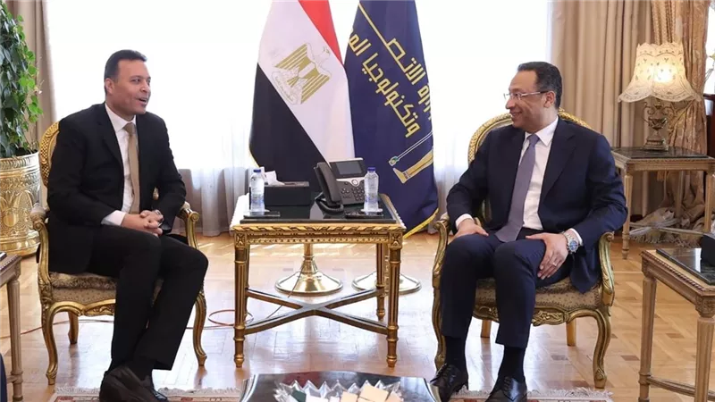 رئيس الجهاز المركزي يبحث مع وزير الاتصالات تنفيذ تعداد السكان 2027 رقميًا
