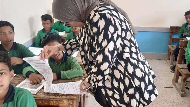 جولات مفاجئة لمتابعة انتظام امتحانات النقل بمدارس السويس