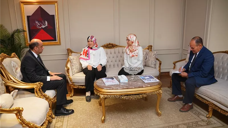 استجابة لـ «نيوز رووم».. وزير العمل يلتقي بطلة المكفوفين لتوفير وظيفة لها