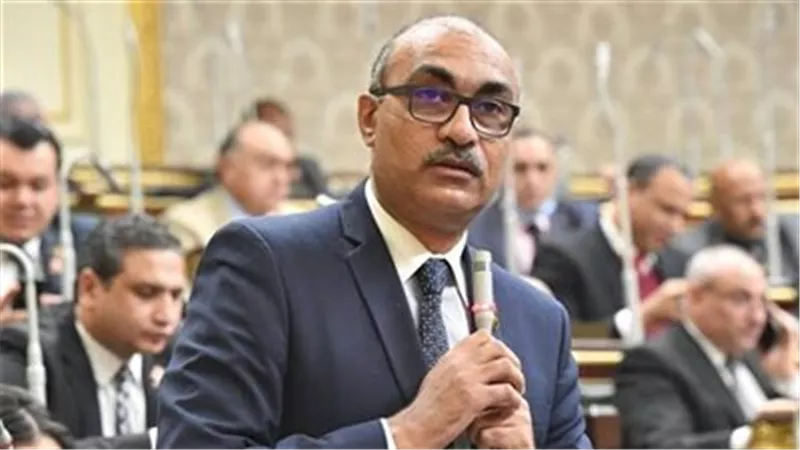 إيهاب منصور يشن هجومًا حادًا ويرفض تأجيل الانتخابات النقابية