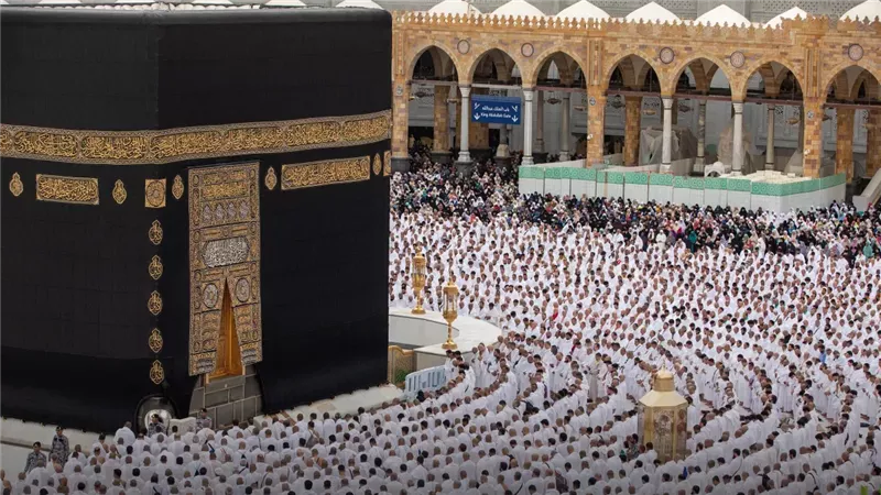 دليل الحج 2026.. أفضل منتجات العناية بالبشرة للحجاج