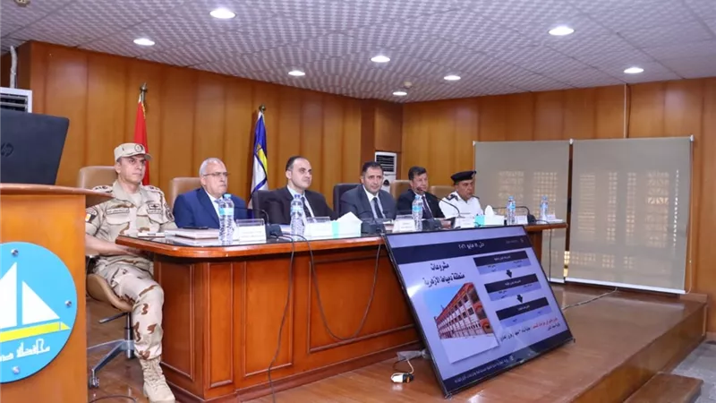 محافظ دمياط يستعرض جهود التنمية ومعدلات تنفيذ المشروعات بالمراكز والمدن