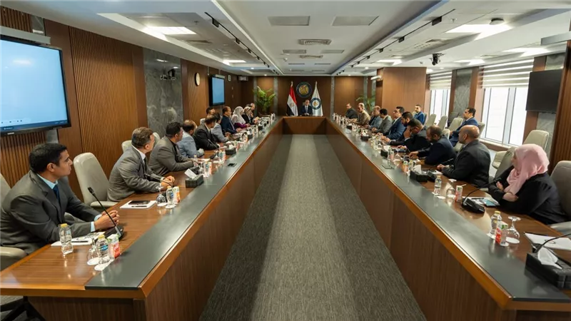وزير البترول يلتقي كوادر التعدين المرشحة للتدريب في أستراليا