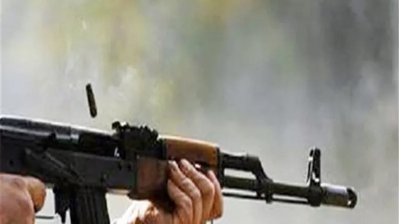 شخص يطلق وابل من الأعيرة النارية ويسقط 8 أشخاص بين قتيل ومصاب بأسيوط
