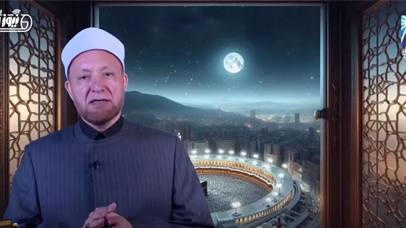 ما حكم لبس القفازين (الجوانتي) للمرأة المحرمة؟.. الإفتاء تجيب لـ نيوز رووم