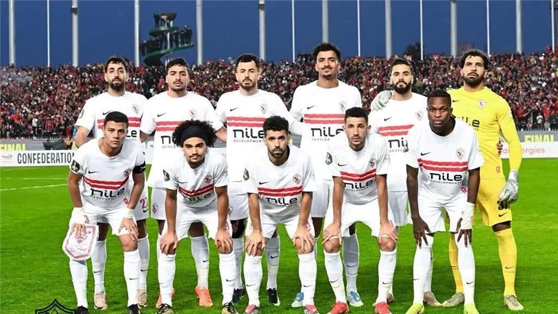 جلسة فنية بين معتمد جمال ولاعبي الزمالك قبل مواجهة سيراميكا بالدوري المصري