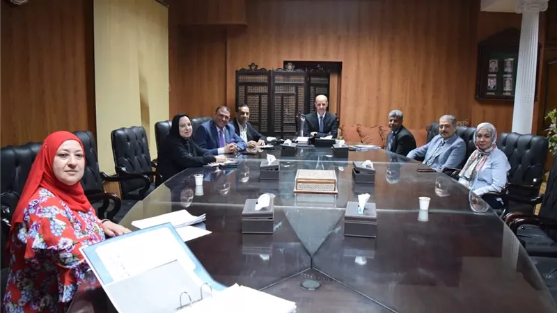 حزمة قرارات للمنشات والدورات والنقل والندب بجامعة بني سويف 