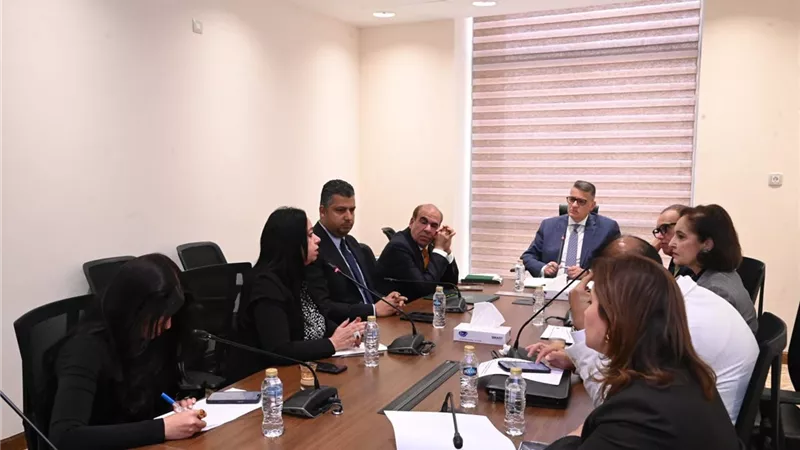 طلب إحاطة بشأن ضعف نفاذ حق المرأة في العمل وتدني نسب مشاركتها في سوق العمل