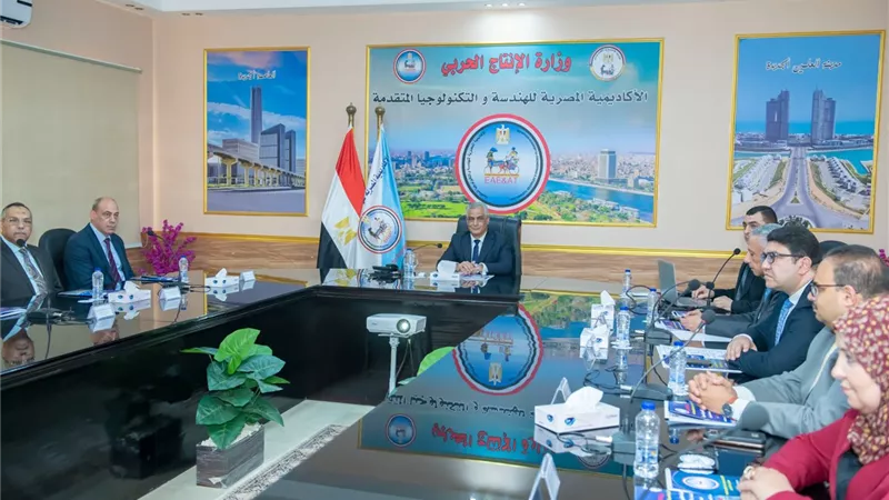 جمبلاط يتفقد مشروع الذراع الروبوتي متعدد الاستخدامات لدعم التطوير الصناعي