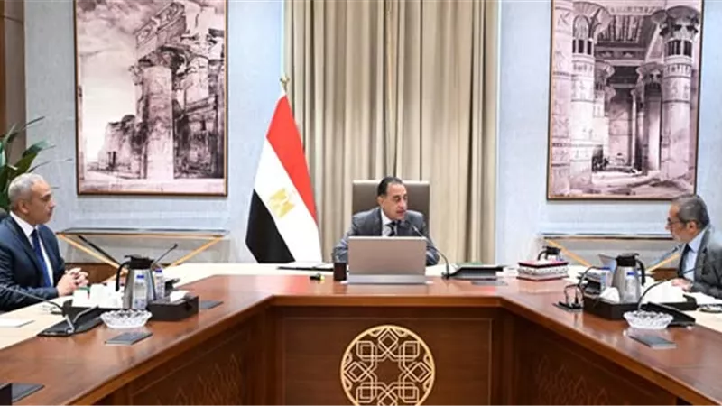 رئيس الوزراء يتابع الموقف التنفيذي لتشغيل عدد من المشروعات بالعاصمة الجديدة  