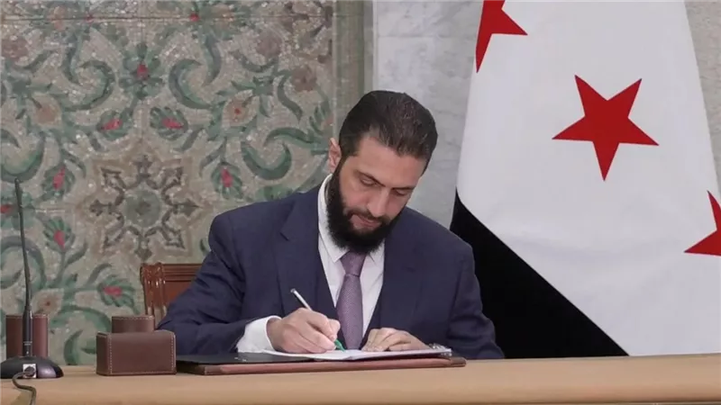 «حولتموه إلى إله معصوم».. سامح عسكر ينتقد أنصار الجولاني