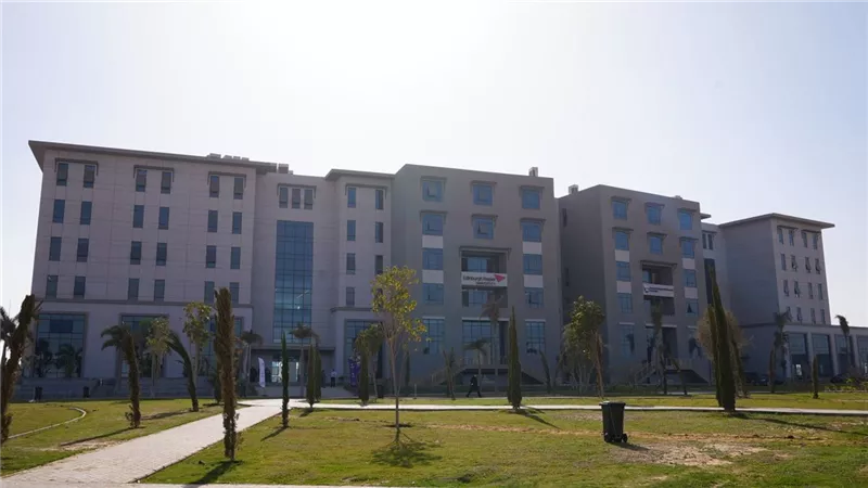 فتح باب القبول بجامعتي كوين مارجريت وأدنبرة نابيير بالعاصمة الجديدة 2026 -2027