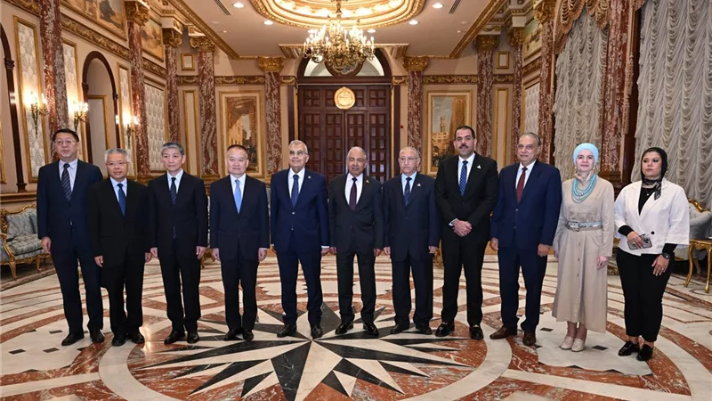 رئيس الشيوخ يستقبل وفدا رفيع المستوى من الحزب الشيوعي الصيني