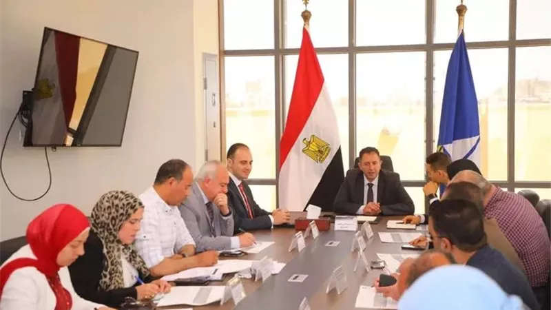 خطة للتوسع في استخدام الطاقة الشمسية بالمنطقة الحرة ومدينة الأثاث بدمياط