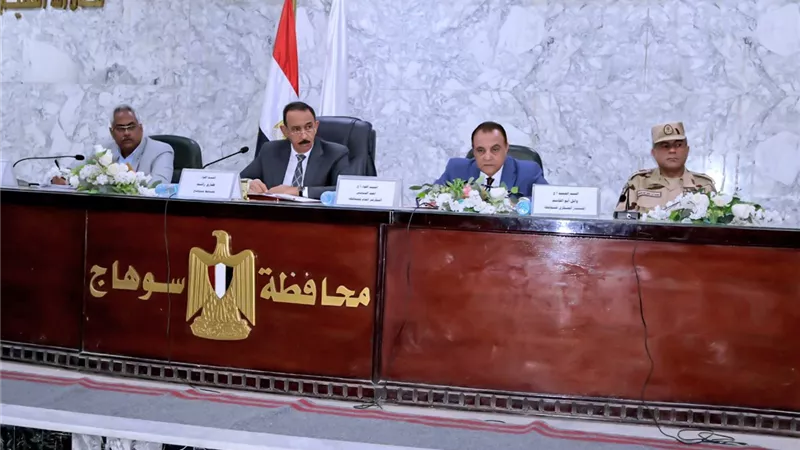 محافظ سوهاج يتابع ملفات التصالح والتعديات واستعدادات عيد الأضحى