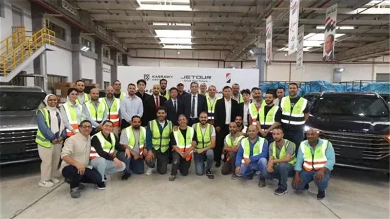 وزير الصناعة ومحافظ القاهرة يتفقدان مصنع النصر للسيارات بحلوان