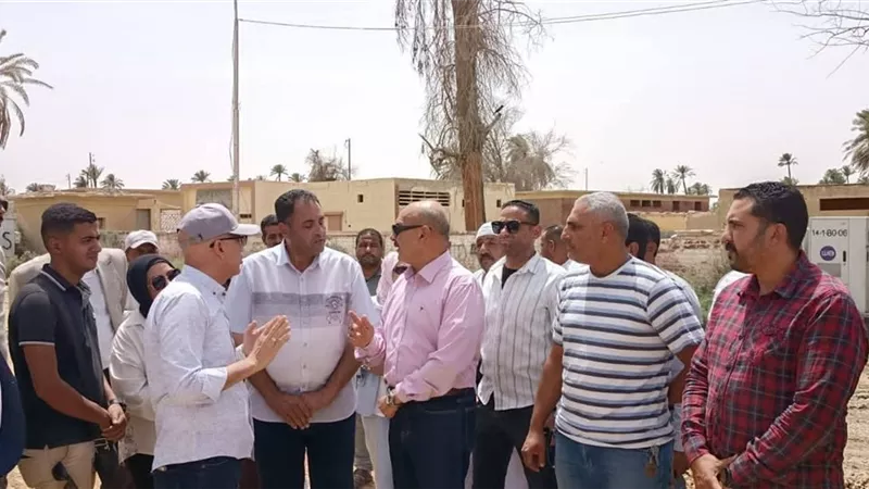 محافظ السويس يطلق أعمال تطوير ورفع كفاءة طريق الحجاج بالجناين