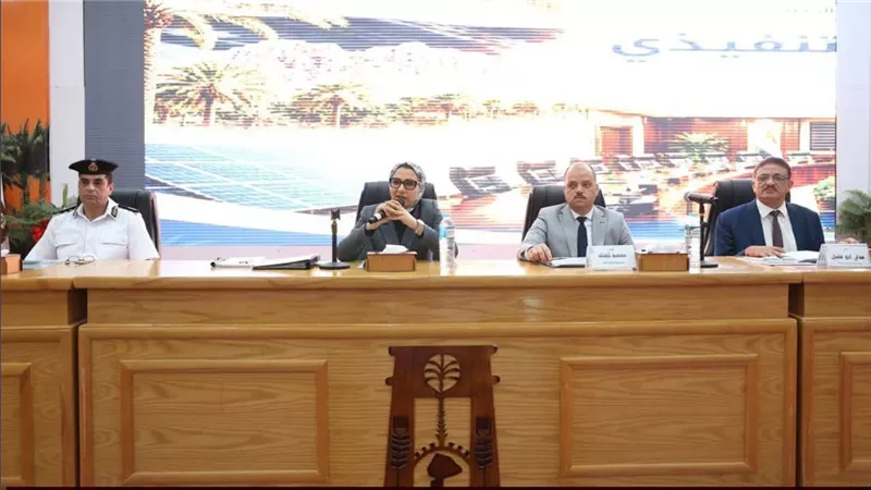 محافظ الوادى الجديد تترأس إجتماع المجلس التنفيذي استعدادا لعيد الأضحى