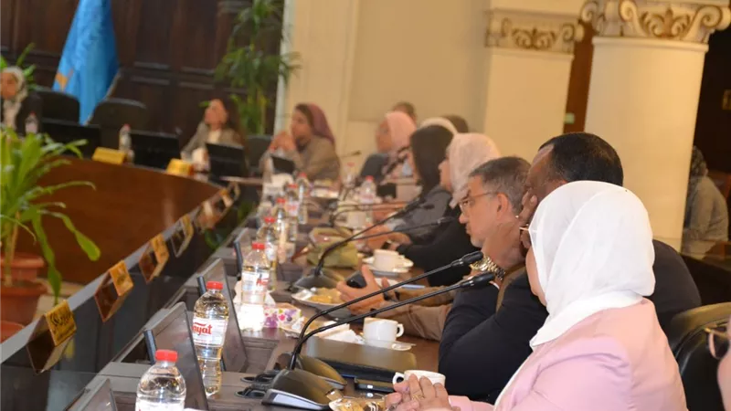 جامعة الإسكندرية تناقش إدراج الشهادات المصغرة ضمن برامج الدراسات العليا