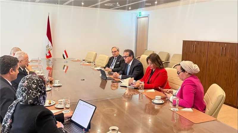 مصر وتونس تبحثان تعزيز التعاون الصحي وتبادل الخبرات في جنيف