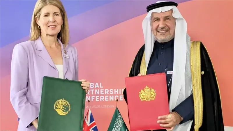 السعودية وبريطانيا توقعان اتفاقًا إنسانيًا لدعم الأطفال المصابين في غزة