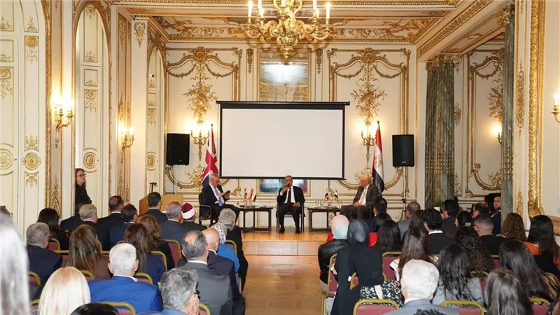 وزير الخارجية يلتقي بأبناء الجالية المصرية في لندن